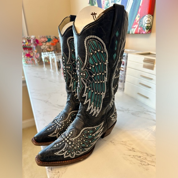 Corral Black - Turquoise Wing & Cross with Rhinestones - Picture 5 of 9